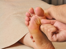 足つぼ&タイ古式マッサージ施術風景